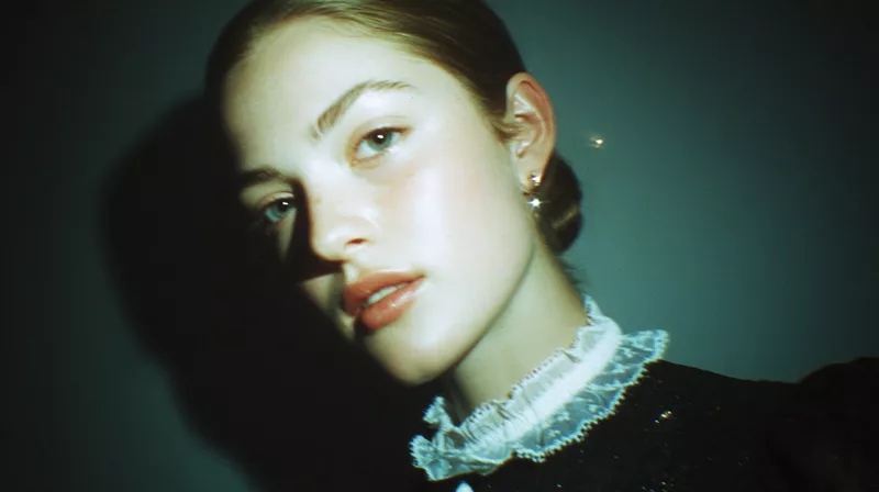 Young woman in a lace collar